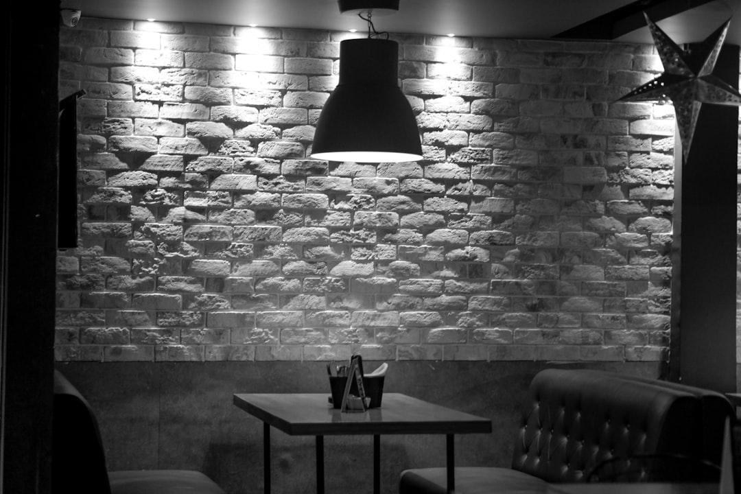 Modern Cave: Vật Lý Học Của Sự Trú Ẩn Đô Thị — minh họa 5