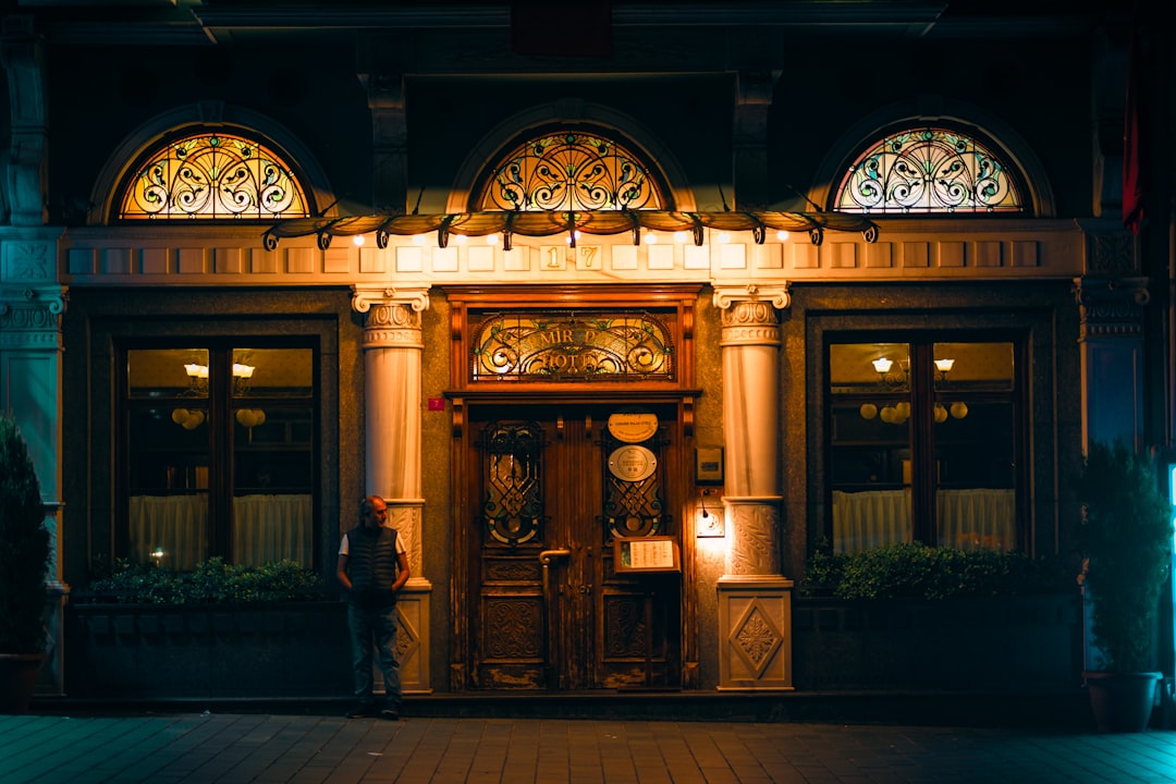 Không gian F&B là marketing: thiết kế chưa xong, đừng nghĩ đến quảng cáo — minh họa 2
