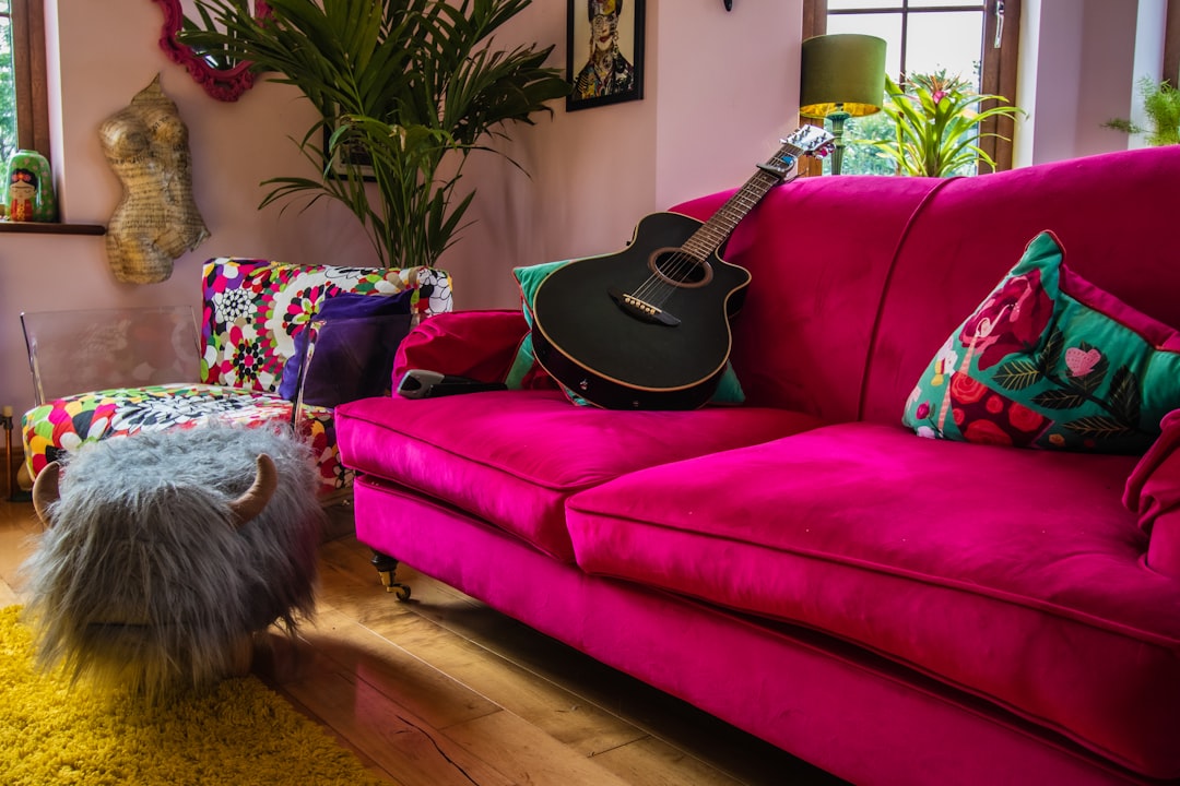Maximalism có kiểm soát: khi nhiều lớp không có nghĩa là hỗn loạn — minh họa 2