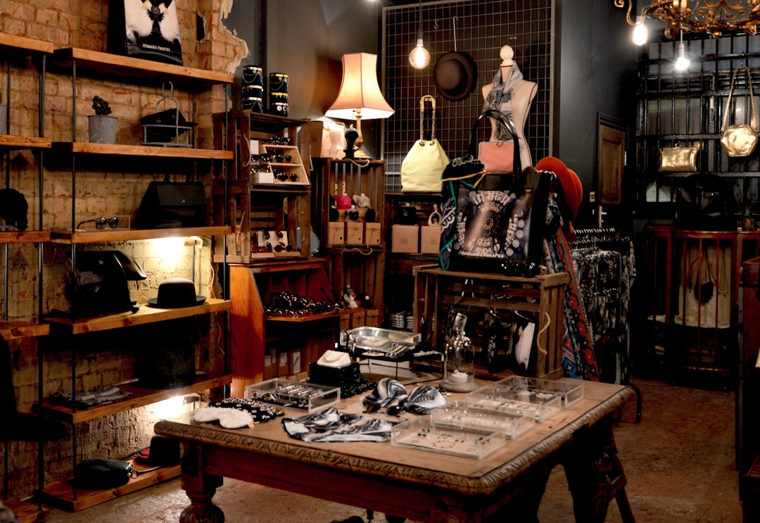 Showroom không bán sản phẩm — nó bán ký ức — minh họa 5
